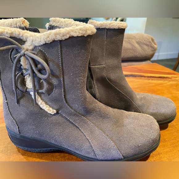 Clarks Shoes - Clarks grey winter bootie 6.5